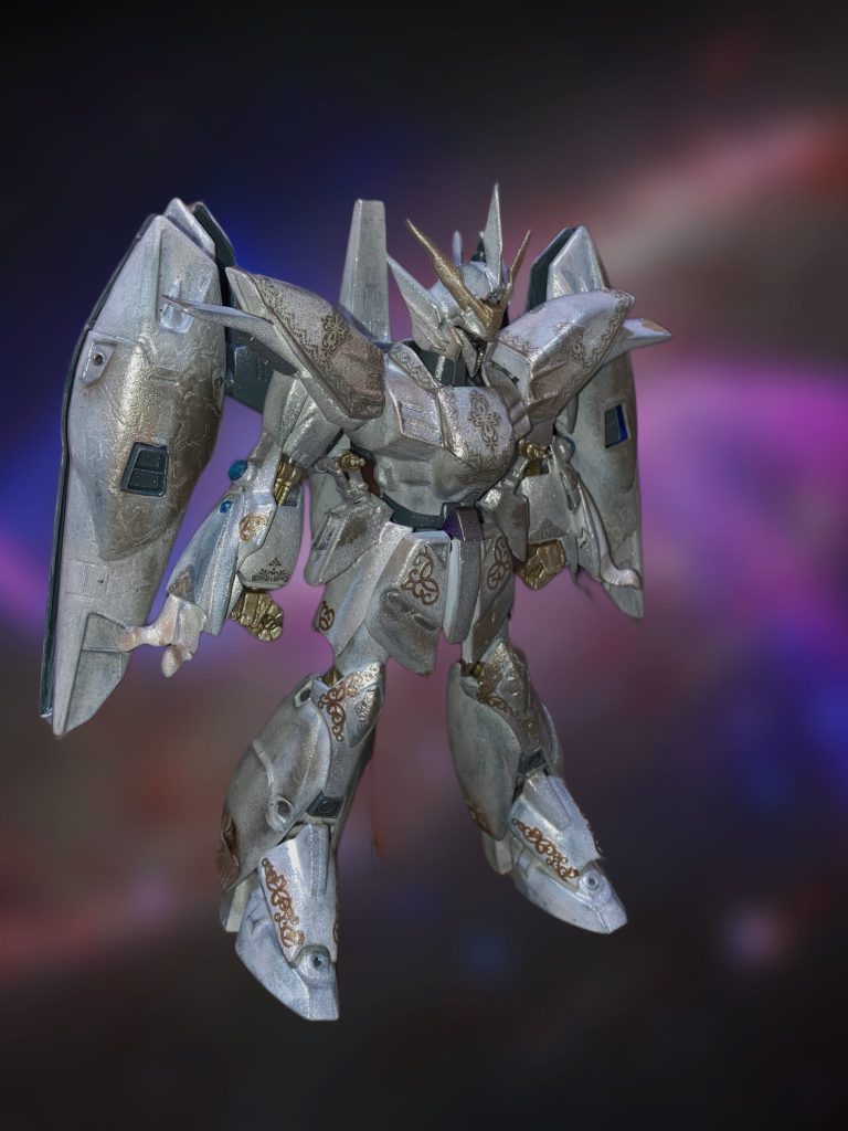 エングレービングはネイルシールを活用最後のラストコートにクレオスのシャインシルバーを使い、キラキラ感満載の白？シルバー？て感じに仕上がりました。