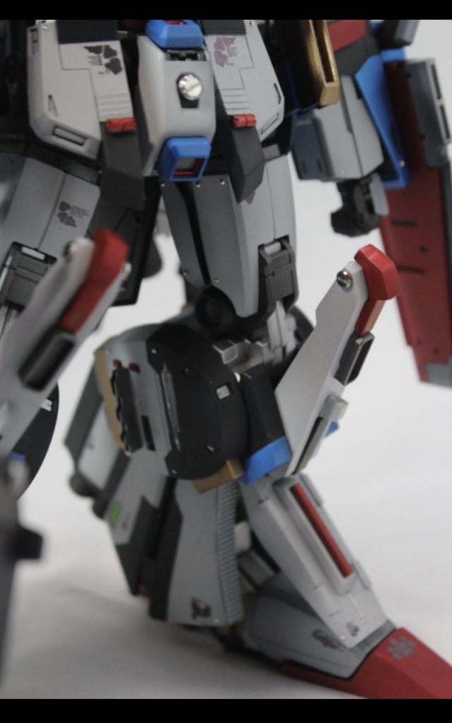 メタルパーツを散りばめました