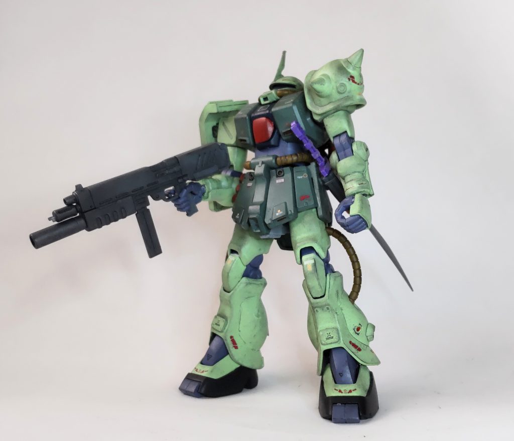 ご覧いただきありがとうございましたm(_ _)m今までとエフェクトを変更し作風が少し変わりました（；^ω^）ザクⅡ改とキリュウ大尉の回でしたが、何となくキャラの個性を表現できたかと思います。カウンター・オデッサ、果たしてなんの為の奇襲作戦何でしょうか？(； ･`ω･´)ここまでにしてガンプラ紹介行きまーす！今回はHGUCザクⅡ改です。カラーリングは初期のザクⅡF型に寄せて自身で調合しました。外観のポイントとしてヒートホークからサーベルに変更してます。個人的にサーベルが好きなのもありますが、戦争後半になると宇宙の軍備を整え始めるので、戦闘が激化する地上では補給も難しくなる点からグフの装備も宇宙で使い始めるという脳内裏設定があります。　