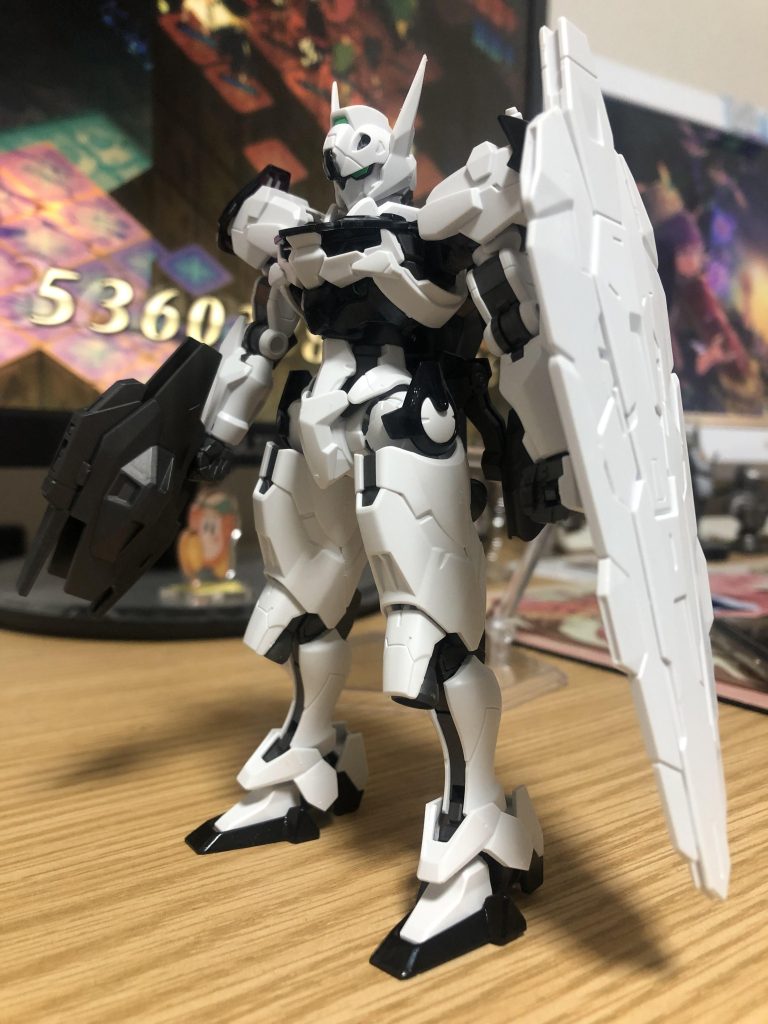 素立姿、正面。……なんかぱっと見パ○レイ○ーっぽい?(他作品の名前出してごめんなさい…)肩を赤くなったりすれば、さらに寄せられたかもしれませんね。