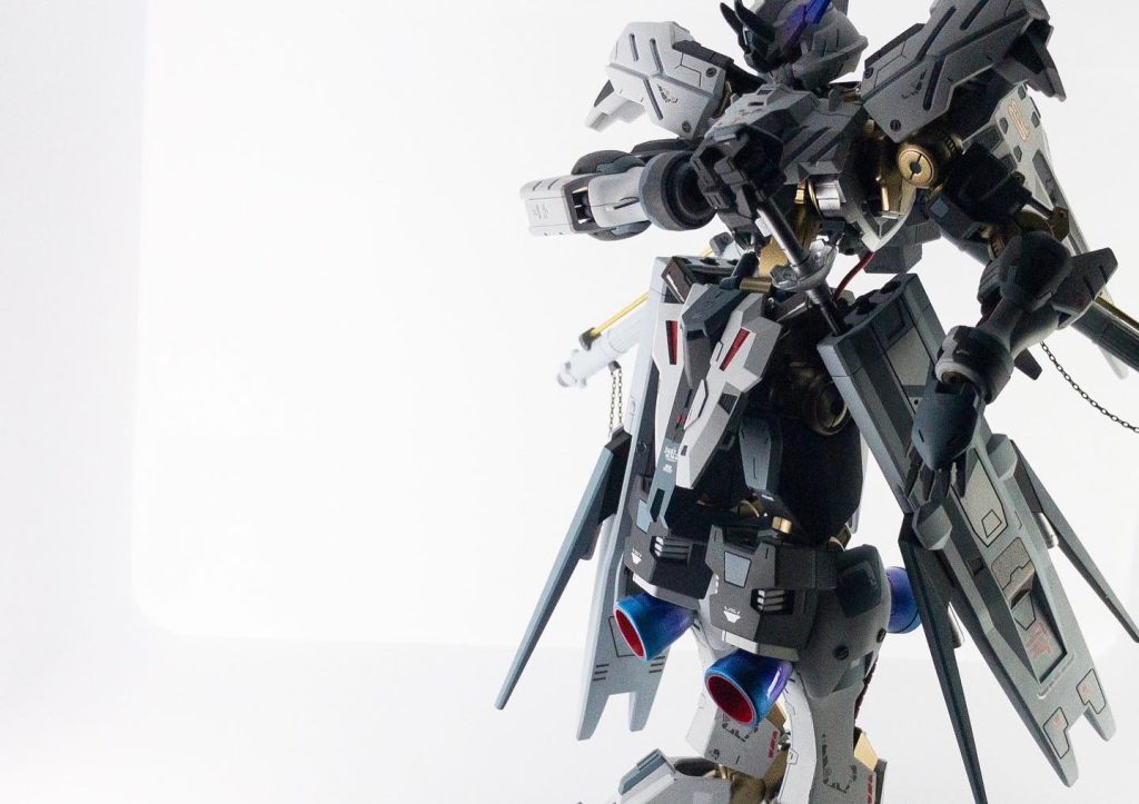 可動域が広いので、緩い抜刀ポーズがやりやすいです。