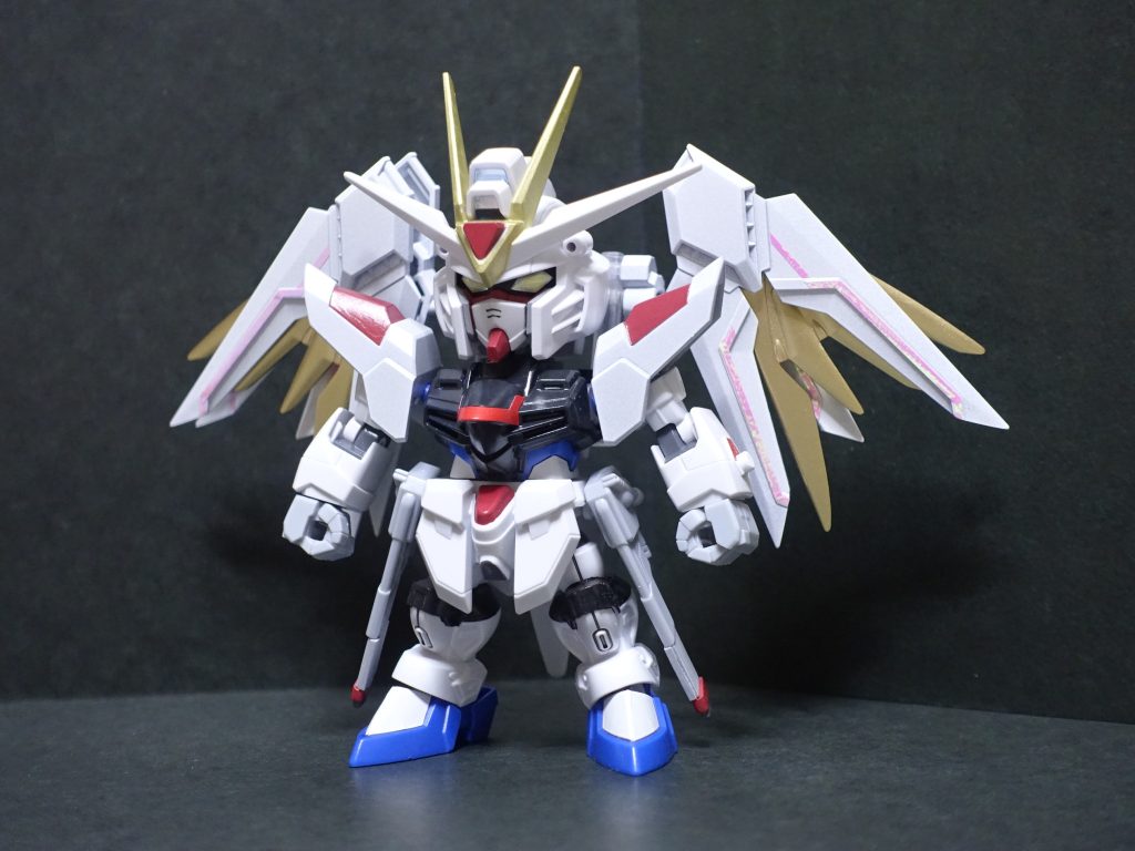 ツインアイはシルバーに塗り、イエローレジンを盛ってクリアパーツ化。頭頂部カメラも同じくブルーのレジンを盛りましたが、色が薄くてほぼシルバーのまま（汗）まぁそんな目立たないし、見て見ぬフリw