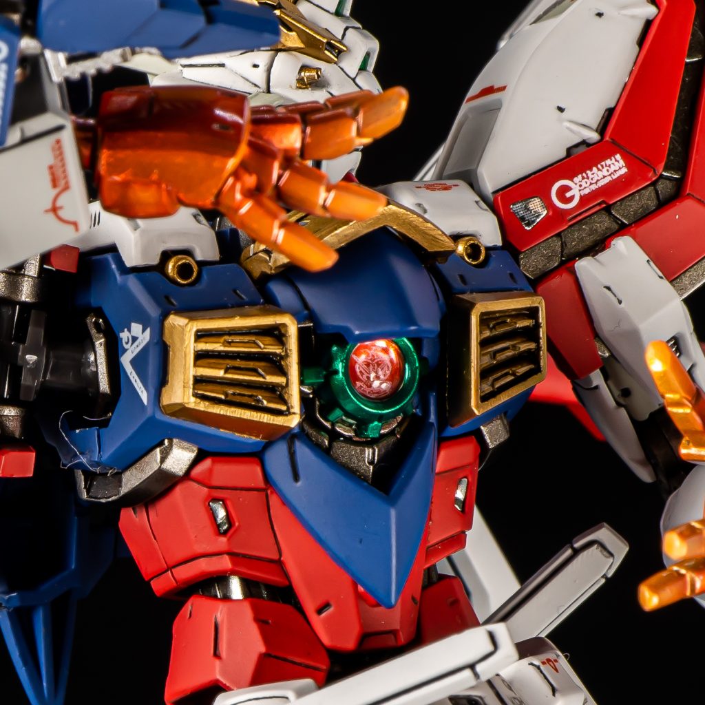 胸部の緑部分はピーコックグリーンのキャンディ塗装です アイカメラなどのついでに同時に塗装できて楽だった?