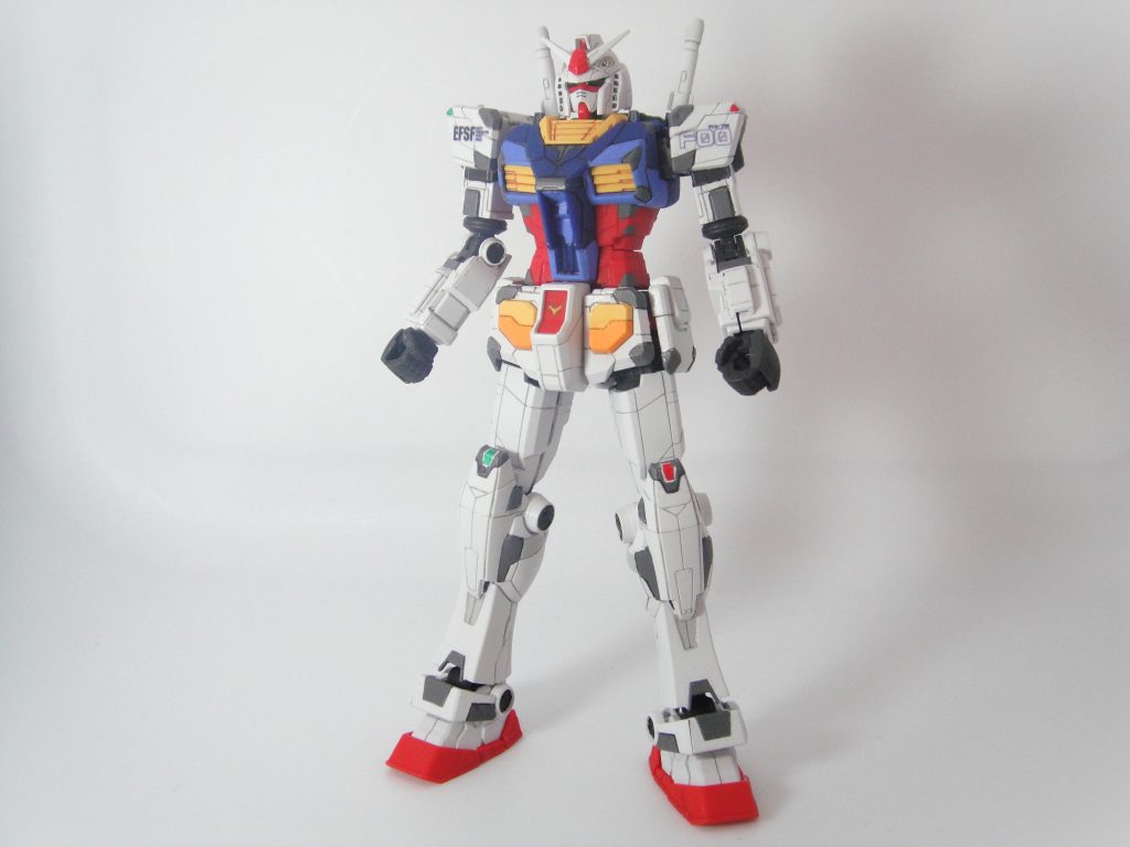 肩のマーキングをモールドになじませるために水転写デカールを自作し、あとは色の足りないところを部分塗装してトップコートを吹いたくらいで、特別手をかけていません。