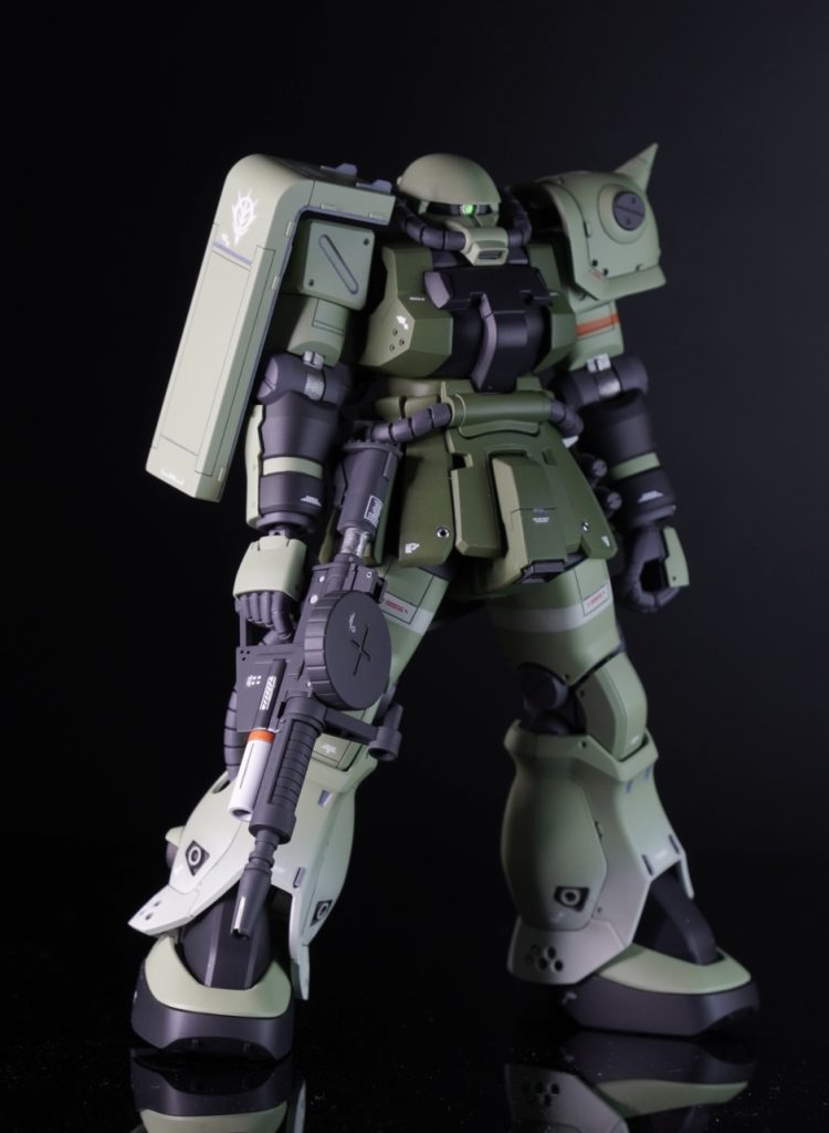 ジオン軍の量産機が大好きで様々な作例を見たなかでいいなと思ったディティールを詰め込んだ機体に仕上げました。もちろんもっと手の込んだマネしたい工作もありましたが、技術力が追い付かないものも多く妥協点も多くありますが満足のいく作品になったかなと思っております。