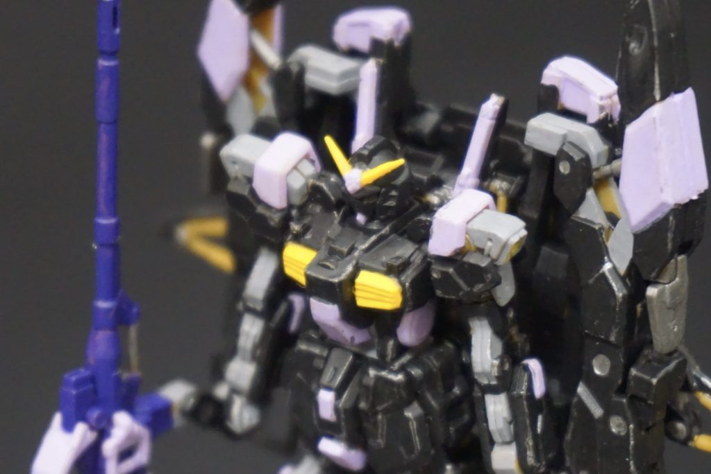 顔パーツは(嬉し)泣きながら塗り分けしました。塗り分けはパーツ単位を意識しながらも、やっぱり同パーツ内での塗り分けは発生。マスキング下手くそなので貼らずに手動で。