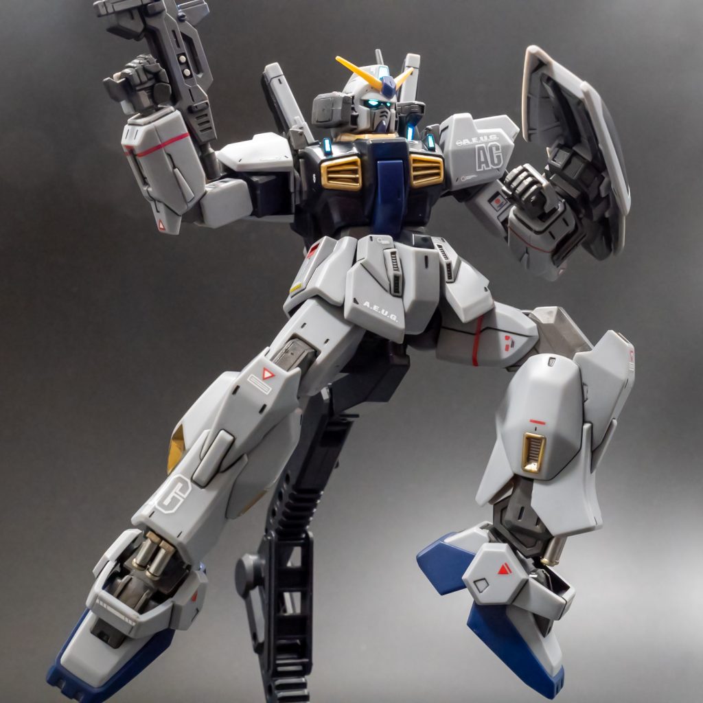 アンテナ部は、シャープ化。装甲裏をつや消しブラックで塗装。デカールが、いい仕事してますね(^^)