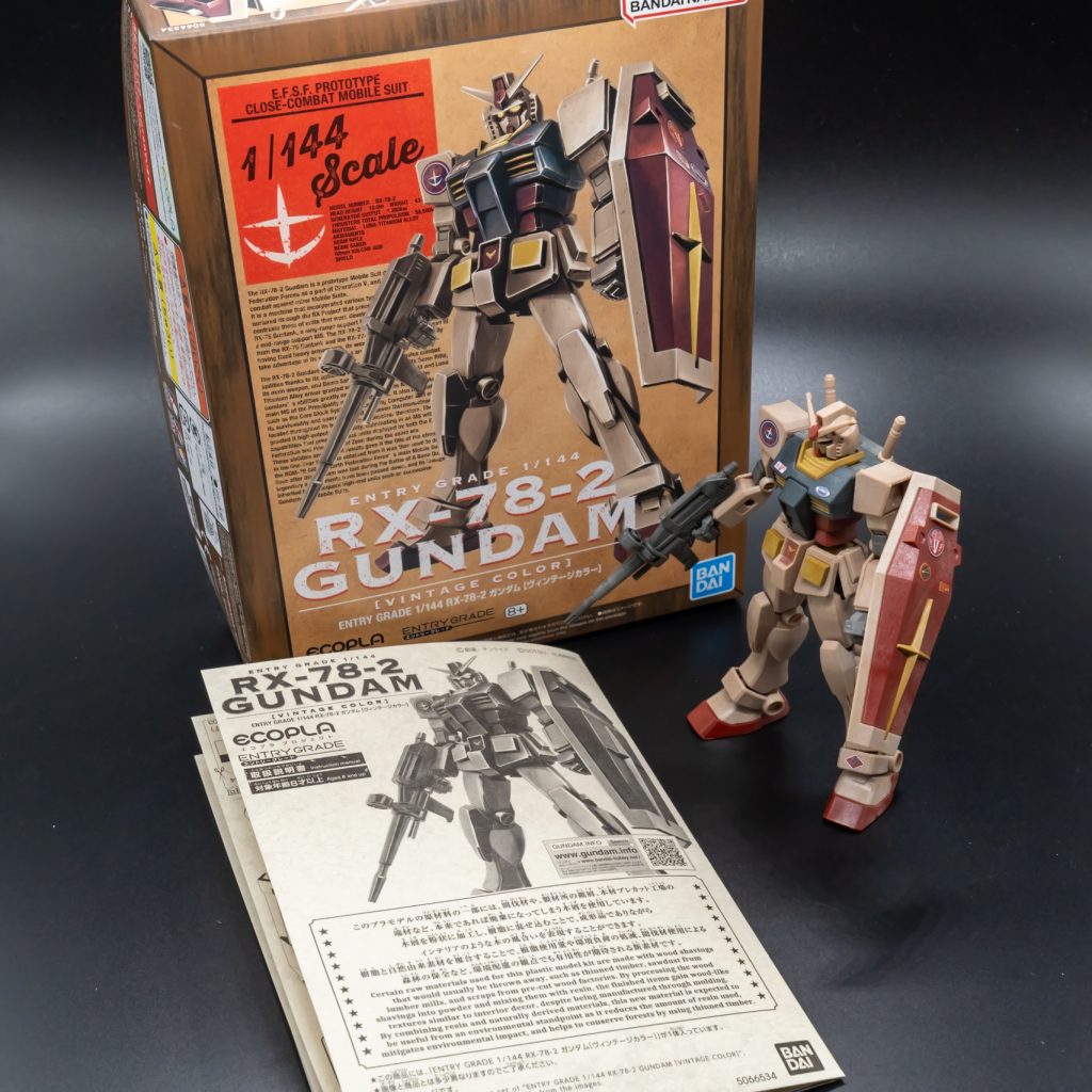 箱も説明書も、いつものエントリーグレードとは違って、おしゃれです。今後、リサーキュレーションみたいに、シリーズ展開してほしい。次はストライクガンダムか、νガンダムでしょうか。ザクでヴィンテージカラーは、かなり似合うと思う。ガンプラくん、ザクプラくんも似合いそう。ガンプラではないですが、プラノサウルスも面白そうですね。バンダイさん、よろしくお願い致します。
