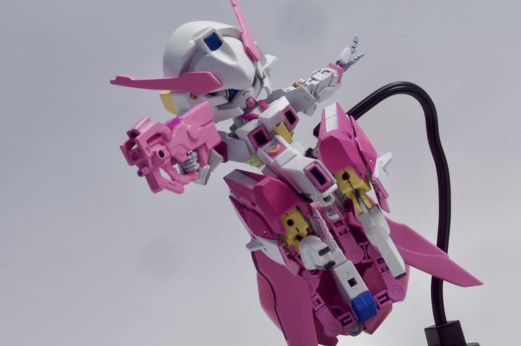 ピンクのマシンガンはアクロバティックなポーズが似合います。それにしてもウーンドウォートはこの形の銃が似合いますね。可愛い銃に可愛い機体ですごく可愛いです。