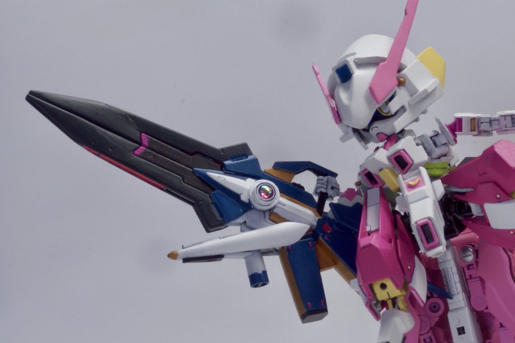 武器長いビームガンです。名前は「レイジングスピリット シュプリーム」です。かなり大きいです。リフレクション本体より背が高いのでかなりボリューミーです。可愛い子が大きいゴツい武器を持っていたら良いですよね。可愛いです。