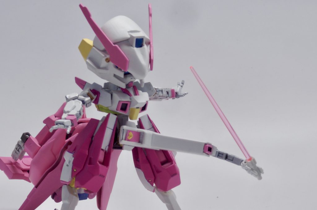 武器ビームサーベルを持っています。普段はサブアームと一緒に隠しています。ウーンドウォートを知らない友人にはどこに腕つけてるねんとツッコミをもらいましたが、やはりウーンドウォートはここに隠し腕ですね。可愛いのに急にメカ感がでて素敵です。