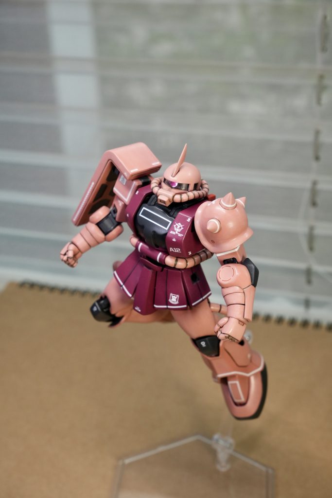 The 3D-printed hand parts from 三角屋(@mikadoya1112) are awesome! They look curvy and fits just right with the shape of arm, giving a convincing, classic 70s Mecha look! 