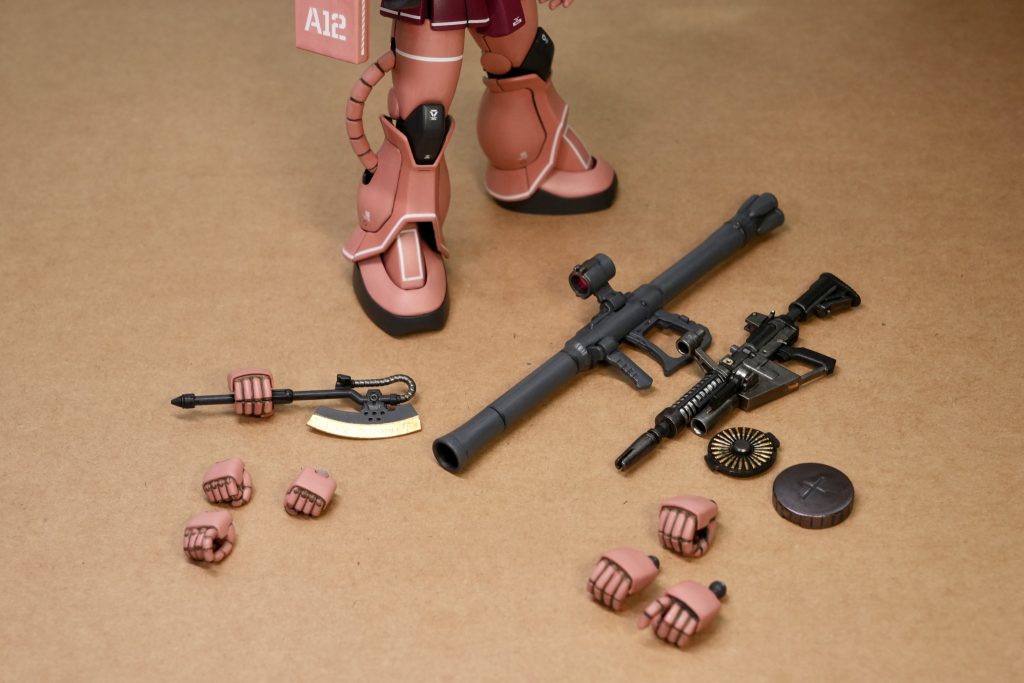 Weapons. For convenience of holding weapons I’ve painted all fist parts from the kit as well, plus a 0083(F2) version of Zaku machine gun(which was bought from Gundam-Base few years ago). 