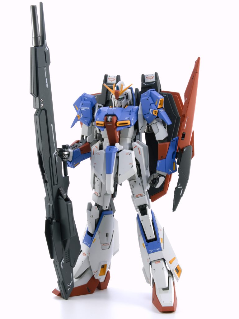 とは言っても、造形にほぼ手は加えてません。少しスジ彫り追加したくらいで。それでいてこのプロポーション、最高です。ハイメガランチャーはグレーを基調にカラチェンしました。