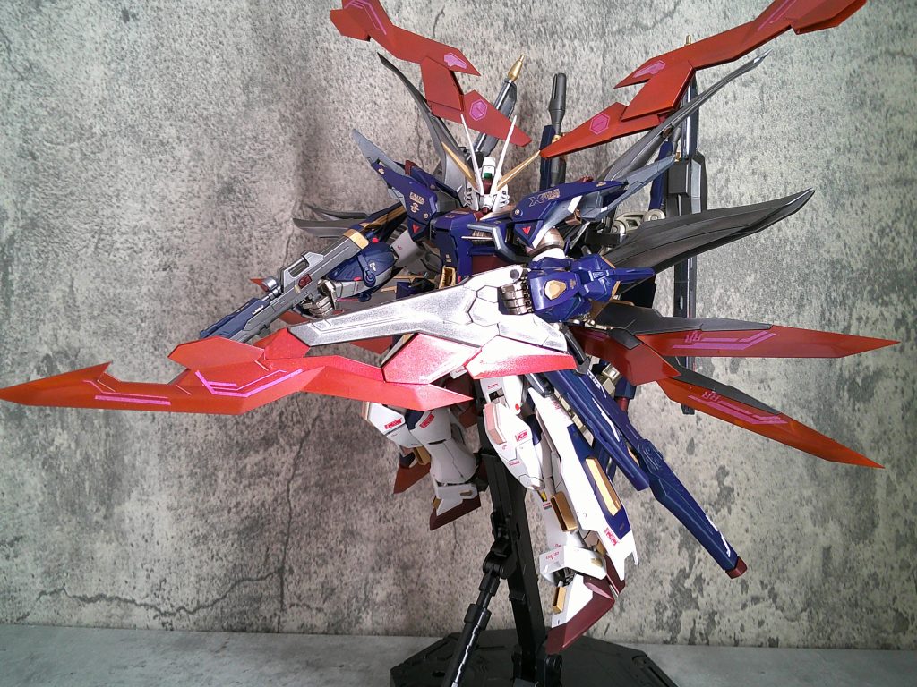 下部の羽は取り外すとでかい剣に