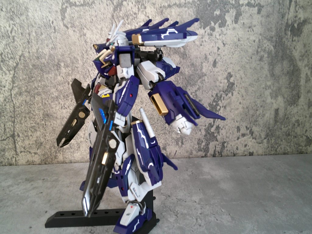 サイドショットGNドライヴは肩ではなく背中下部にセットしてます。まぁプトレマイオスアームズやから仕方ないね。