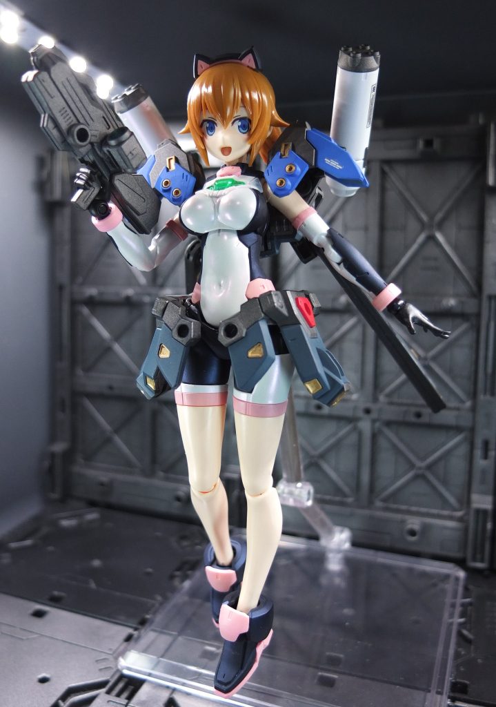 ポーズを取らせていると若干色剥げしましたやっぱこのキットは素組でガシガシ動かすのが良さそう一応説明書と同じポーズは取れますがー