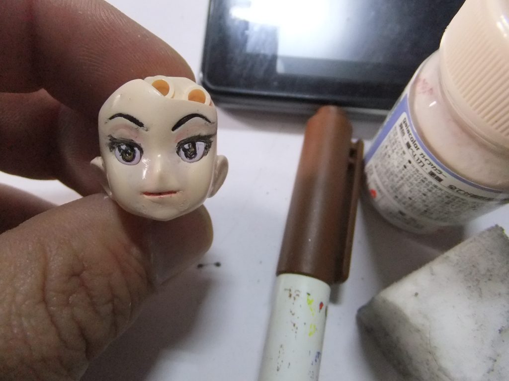 瞳シール等も使い果たしたのでアイペイントを行いました💦