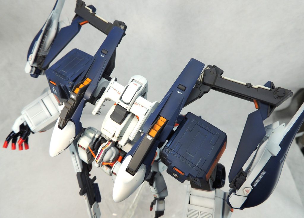 細かい塗り分けはマスキングで対応しています。