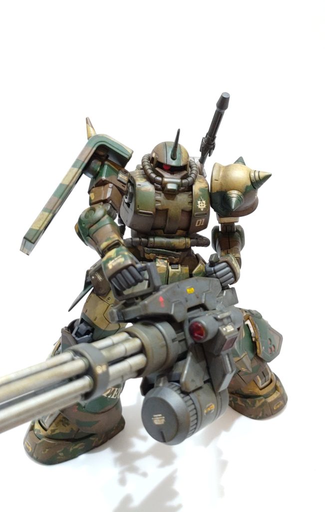 ラストショットです。重たそうかな？（笑）今回、迷彩柄は初挑戦でしたが本当に難しかったです。うまくいかない時、色を落として再度マスキング作業と···無情に時間が過ぎ去るのが精神的に疲れました😂でも、完成した時の達成感はたまらなかったですよ😄経験値アップしたはず！かと。最後までご覧頂きまして、有難うございました😀