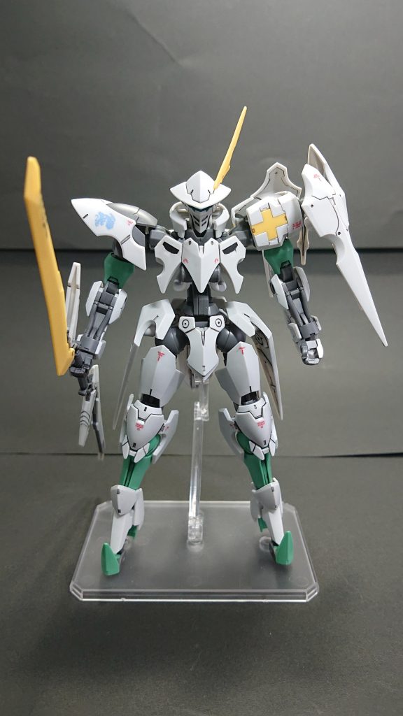 外伝作品「鉄血のオルフェンズ 月鋼」に登場する機体。作中登場する最終兵器「ダインスレイヴ」の運用を行う機体だった模様です。外伝作品は触れてなかったのですが、アシンメトリーのデザインが気に入って購入しました。