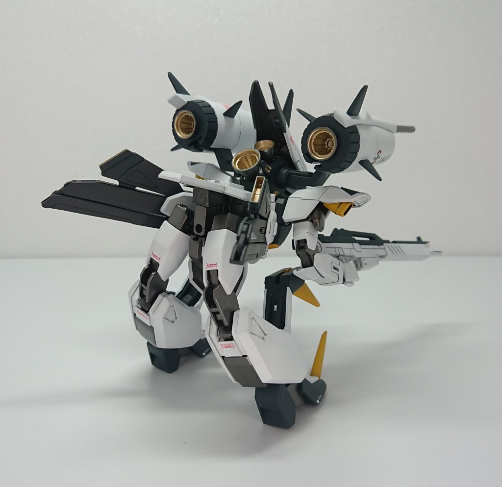 MA形態背面レールガンもクリアランス調整できてなくてちゃんとはまらず隙間が出来てます。