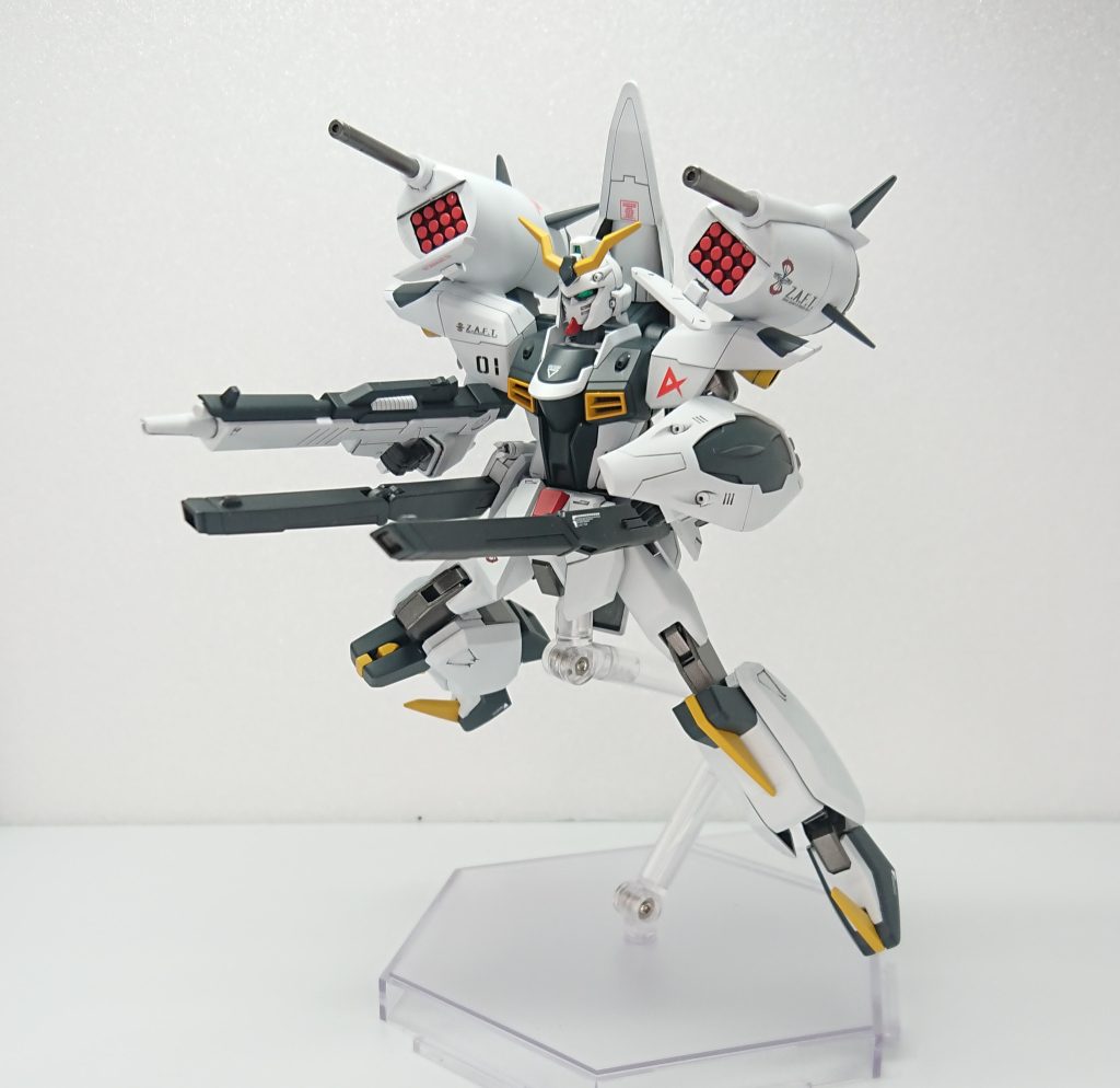 フルバーストモード機動兵装ポッド(ビーム突撃砲+ファイヤーフライ誘導ミサイル)、クスィフィアス・レール砲、ビームライフル、シールド内蔵機関砲による一斉射撃、機関砲は近距離用なので一緒に撃つ意味があるのかは謎、見栄えが一番ですよ。