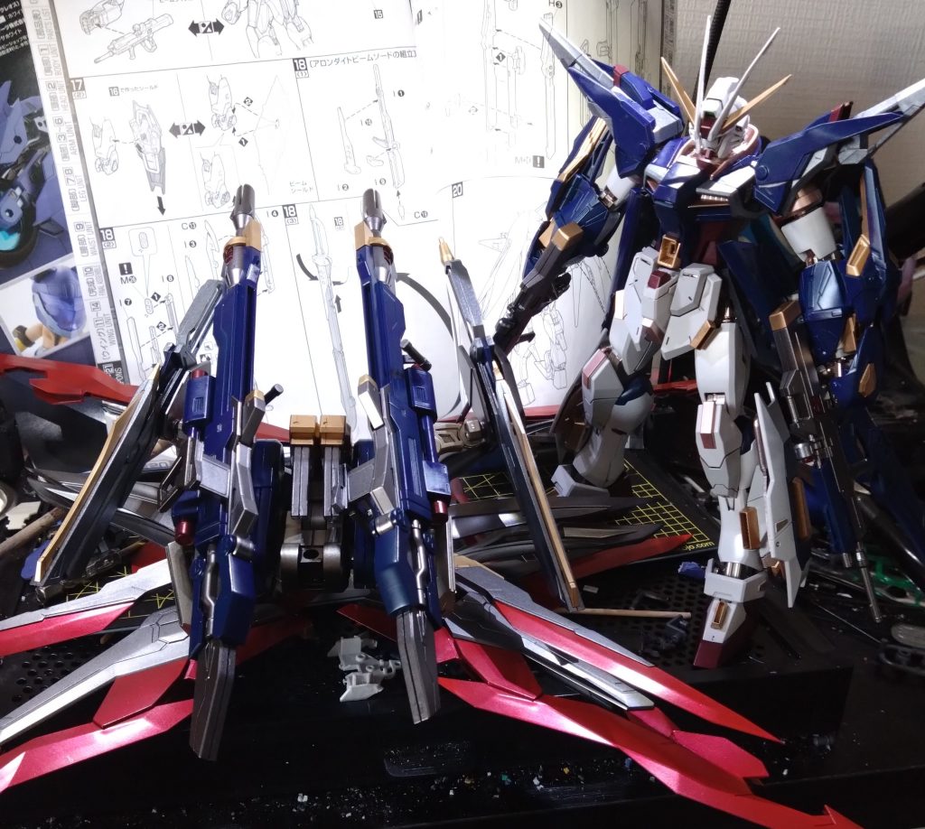 出来上がったバックパックみてドン引きするトゥルーデスティニー君「えっ、これ背負うの？マジで？腰折れへん？」