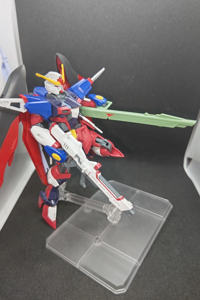 長射程エネルギービーム砲構え。シールドがガッツリ干渉するので外しています。