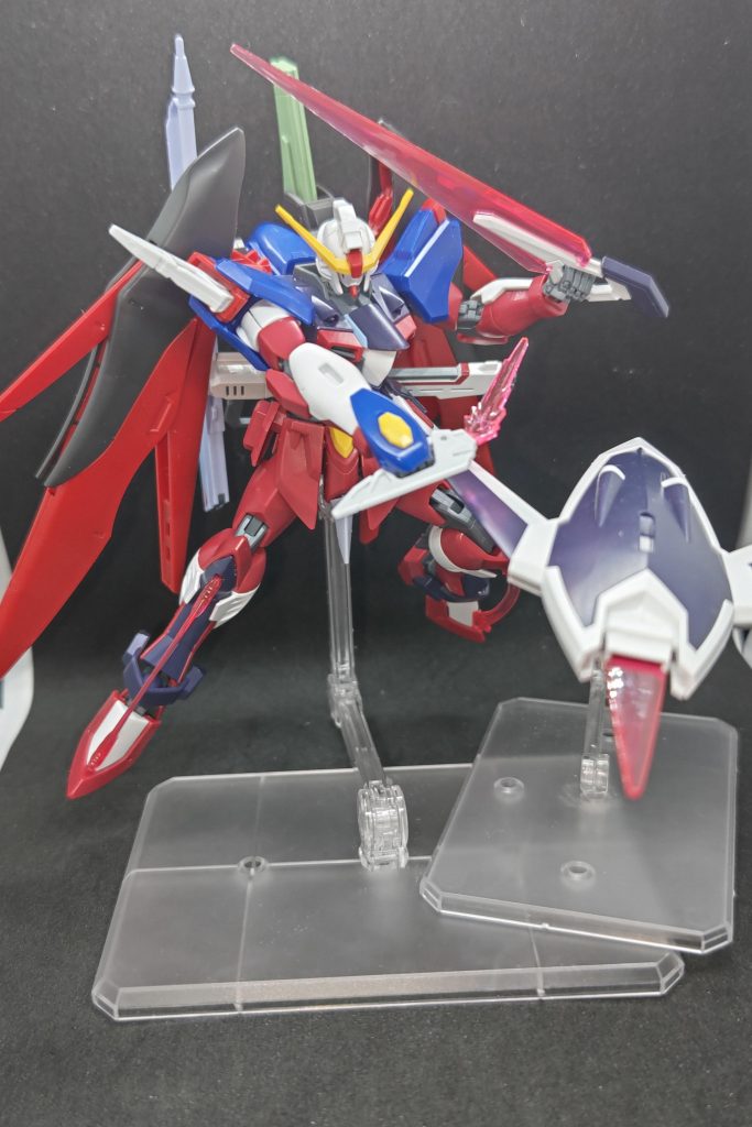 腰の二本、肩の二本、足の二本、シールドにアロンダイトとビームサーベルは８本もあります。小技はシンの得意技ではないですが、ある意味使いこなせれば更に万能に……？ という感じになります。ご閲覧ありがとうございました。