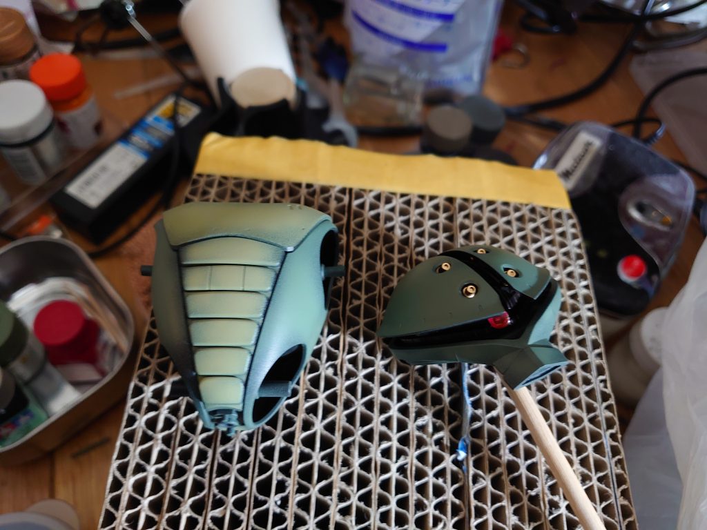 塗装終わり、サイバイマンの雰囲気出てたのでデカール多めに貼りました。旧キットのリアルタイプザクのデカールと適当なジオン系のデカール貼ってます。いつか、もっとサイバイマンぽいアッガイも作ってみたいです。