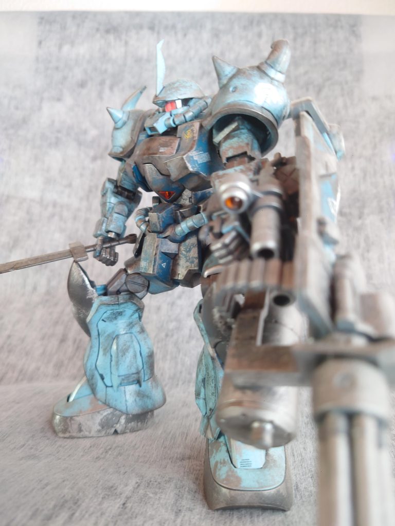 銃身のサイトは頑張ったらしい…？(*^^*)震える山でタンクモドキをひと～つ！ってやってたからオイルや塗装剥げを表現したかったんだろうな…元のキットはとてもかっこいいです✨現在MGのあの子を作ってますがめっちゃ時間かかりそう…頑張ろ観てくださった方ありがとうございます😊