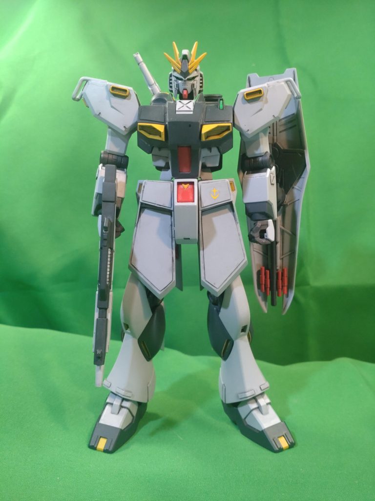 頭のブレードアンテナは、思い切りって短くしました。胸部は、横に6mm大きくしてます。