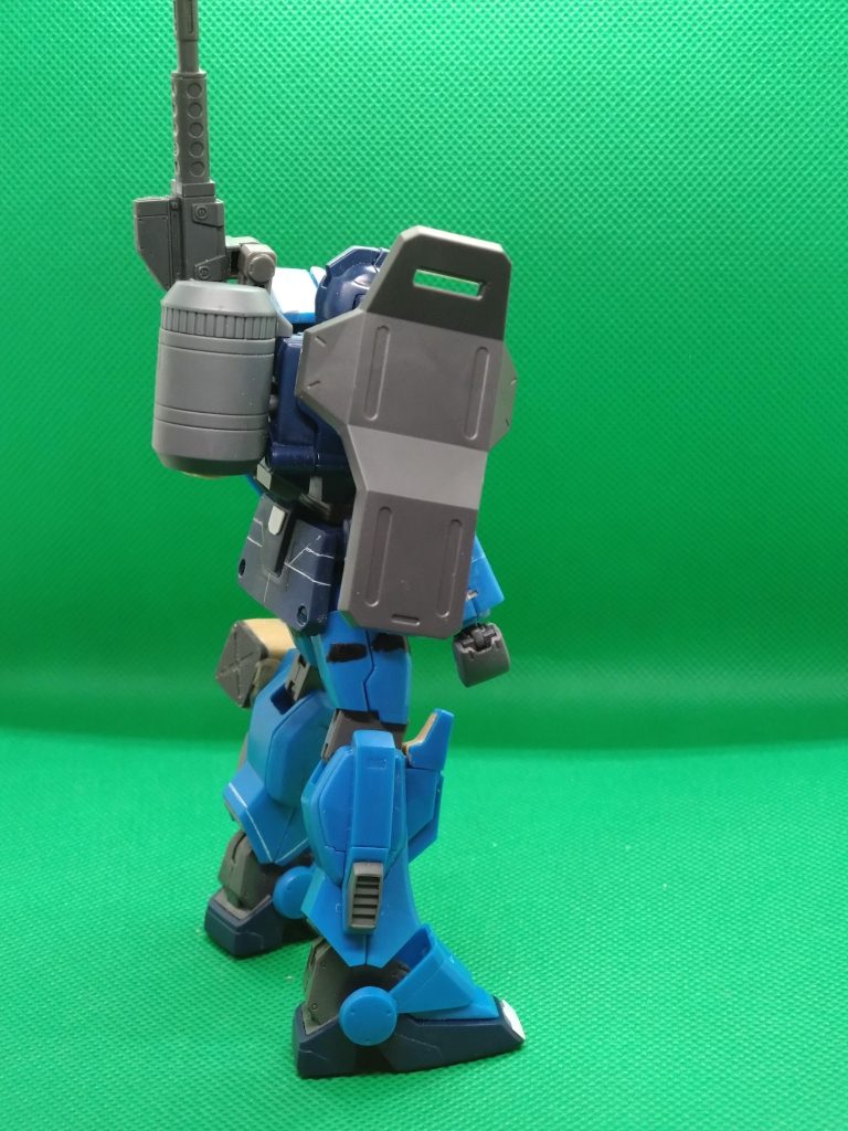 今回の改造で使ったのは境界戦機のウェポンの装甲とライフルです🤓タンクはガンプラの改造パーツから😃両肩と右足太ももに貼ってるシールは100均の魚釣りのエギに貼るキラキラシールを使ってます🤓トップコートは半ツヤを使用してるのでシールの光沢は鈍くなってますがクリアーを吹くと光が当たればキラキラ光ると思います🤩それではまた、ガンプラを作成した時は投稿するのでその際はよろしくお願いします🥹