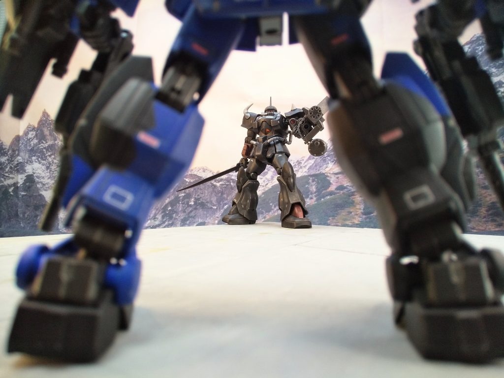 …なぜか急に無線のノイズの奥から微かに、重く響く連打音と物悲しい悲鳴のようなギターが聴こえた気がした。目の前のコイツか?ラジオか自前のBGMか知らんが…戦場で酔狂なヤツだ…