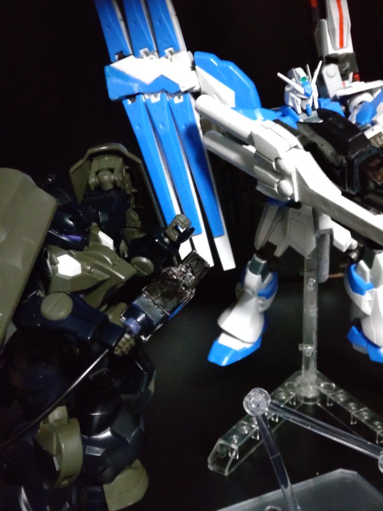 こいつ(エネルギー・チューブ)をガンダムの記憶回路(メガ・バズーカ・ランチャー)に取り付けろ