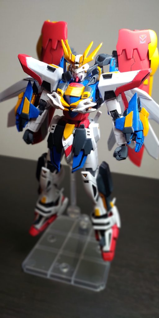 素立ちで一枚。胸の爪はゴッドの爪とバルバトスの顔のサイドのパーツくっつけました。ハイパーモード時に開きます。マスターウイングについてるキングオブハートの紋章は「我が師マスターアジアこそ真のキングオブハート」ってなドモンの想いを表していて、DGコロニーからレインを助けた後ドモンが入れたって設定です。