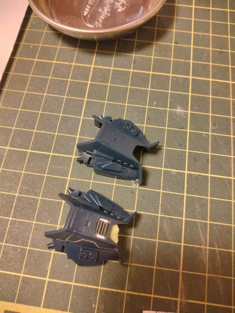 できの良いキットですが、膝の下が暇だったので1部くり抜き市販のダクト埋込😅高機動型らしくなったかも😒