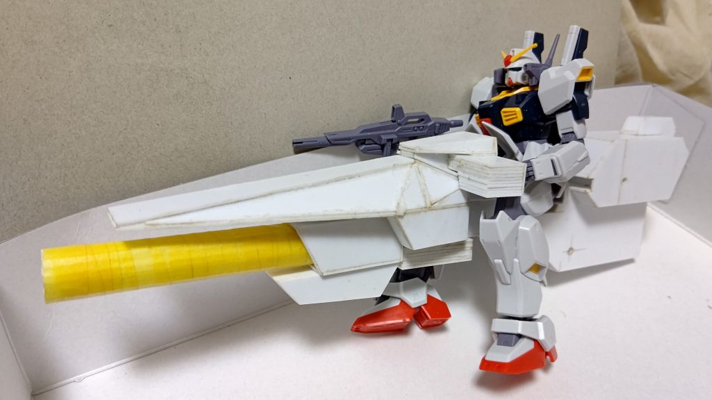 フィギュアの大きさを1.78倍するとHGサイズになるのでフィギュアの寸法をノギスで図りながら、プラ板を切り出して組み立てていきました。