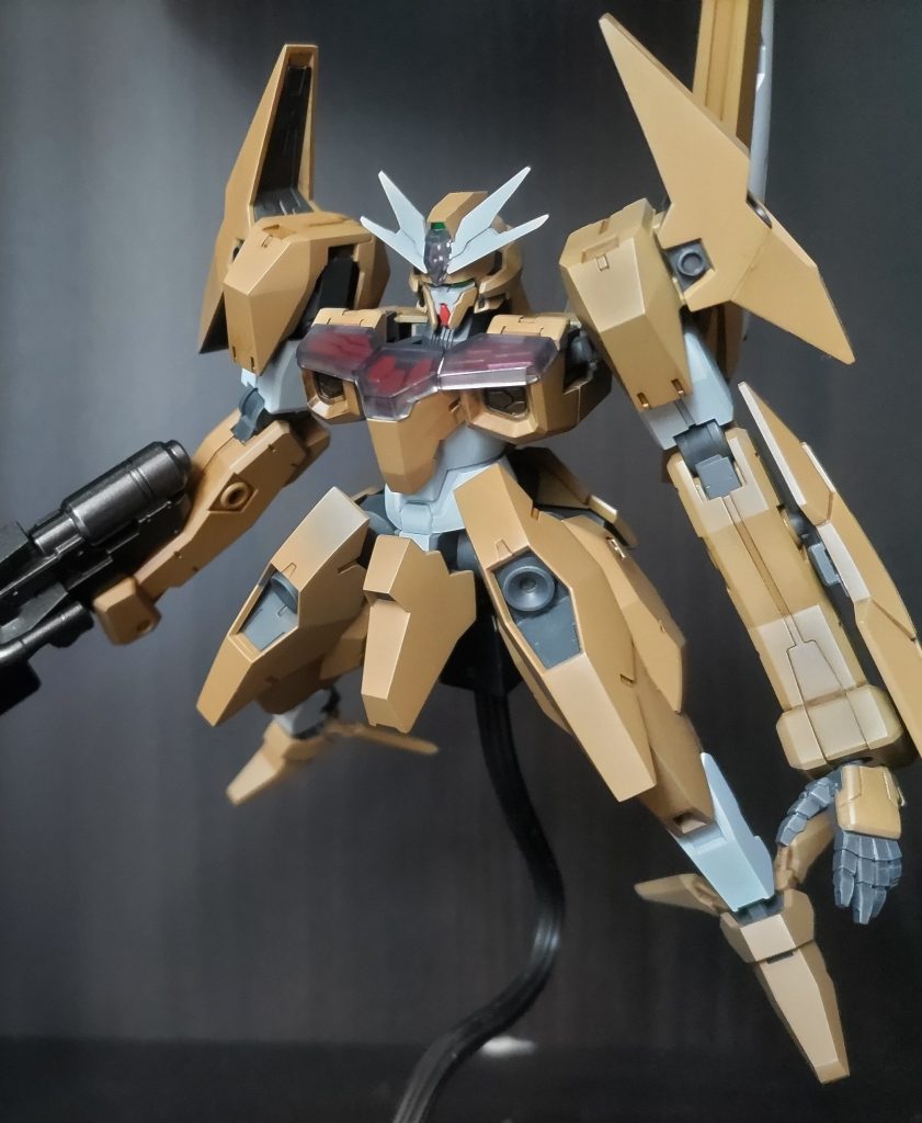 だいぶ期間が空いてしまいましたが、ルブリスソーン完成です基本的にはキットのまま、各部のエッジ出し、肉抜きのパテ埋めを行いました肩の前後の丸モールドは造形がちょっとしょぼい感じがしたので、削り落として市販パーツを貼りつけています