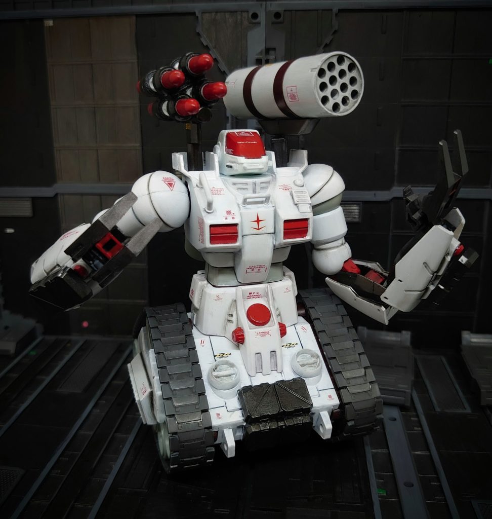 腕部のポップ・ミサイルランチャーは作業用を兼ねるためクローに変更しました※腕部は30MMのパーツ