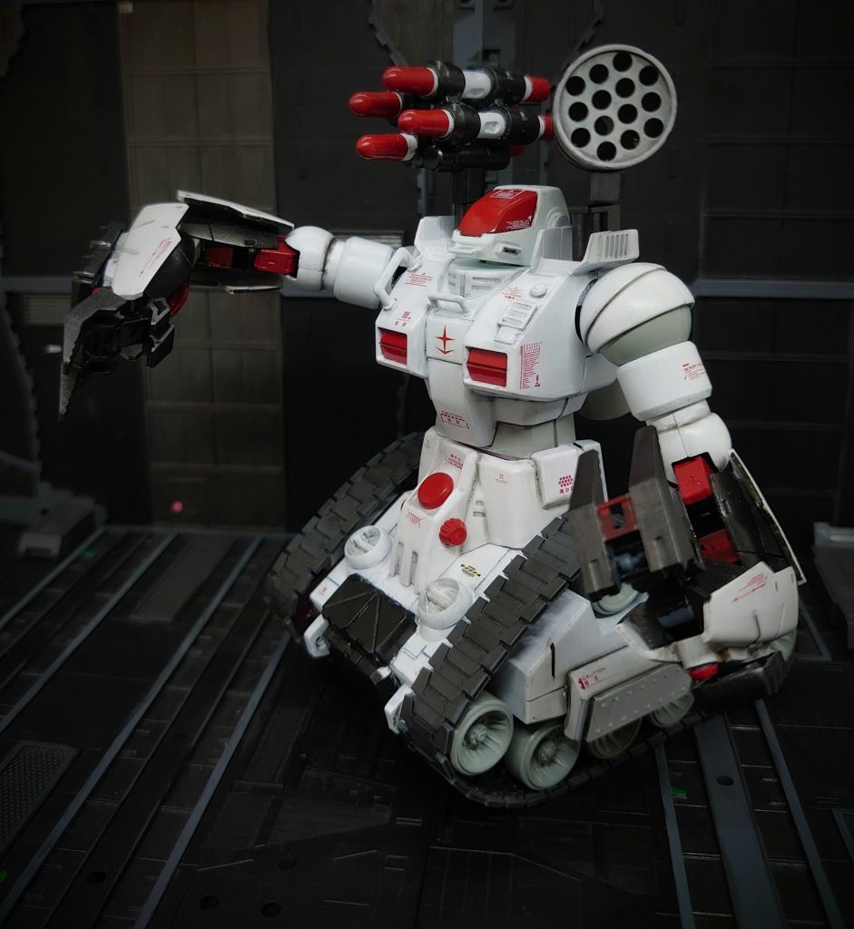 肩部キャノン砲は、以前作成したゴッグに取られたので4連ミサイルとロケットランチャーに換装※ロケットランチャーは、ゴッグから転用