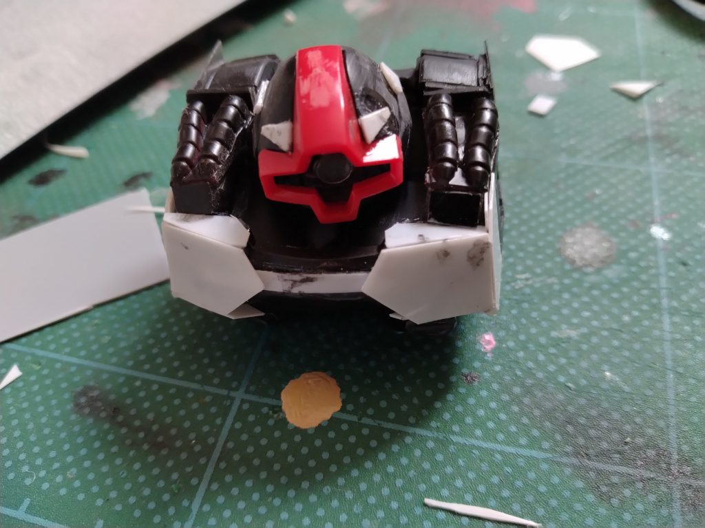 ホビージャパンの作例に心打たれて急ピッチで胸部、ついでに頭部改造