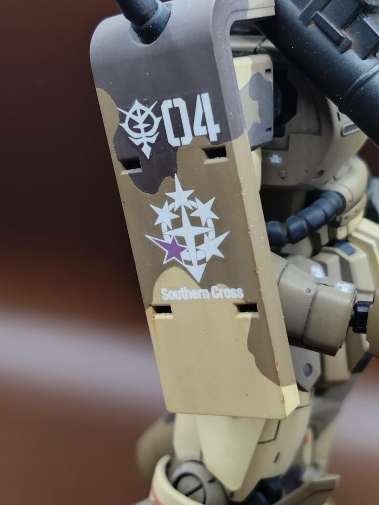 シールドは多少の塗装剥がれと錆を追加しました