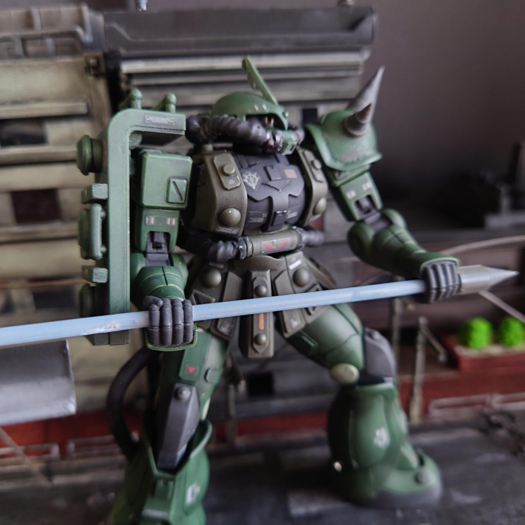 先日作った市街地のジオラマにセット!敵を真っ二つにするシーンを作ろうとしてましたが相手にする機体が今は手元に無く後日に後回しします!