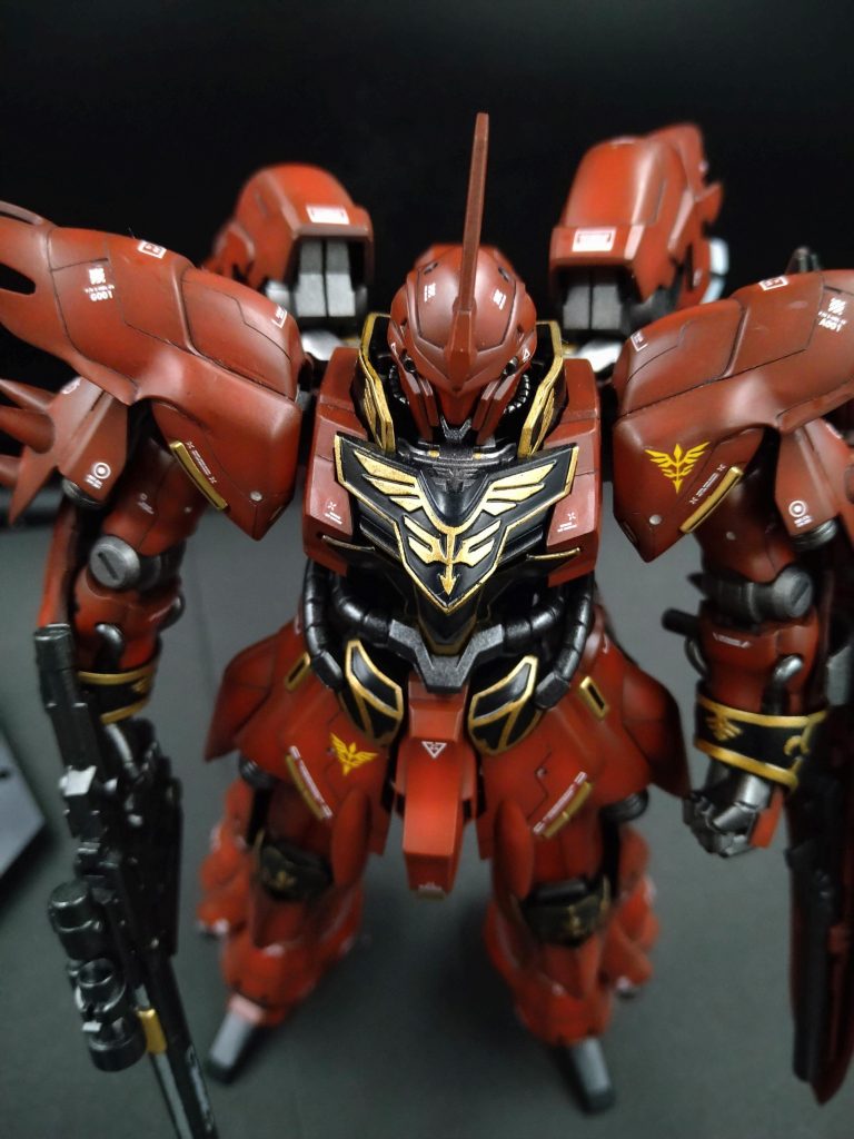 エングレービングはアクリジョンの金の上に水性ホビーカラーを上塗りして、マジックリンで拭き取りしてます