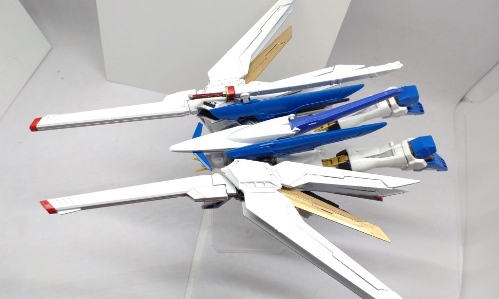 モビルアーマー形態への変形も出来ます