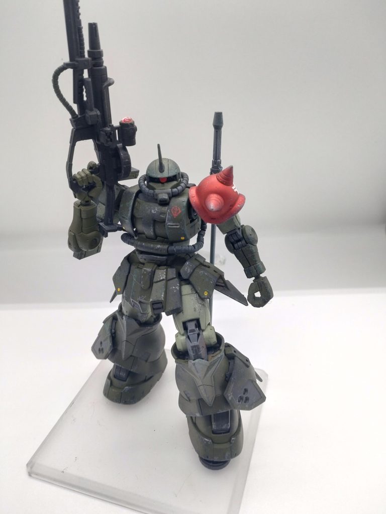 ジオラマ無しの画像です。全体的に汚しを入れ、モノアイやセンサはカスタマイズマテリアルの3Dメタリックシールを使用しました。