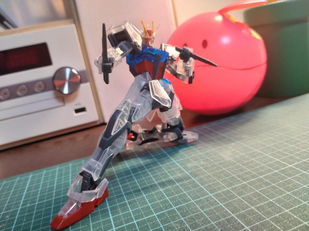 スライディング。可動域も大分広いです。今更このキットを組んでる人が他にいるんでしょうか…