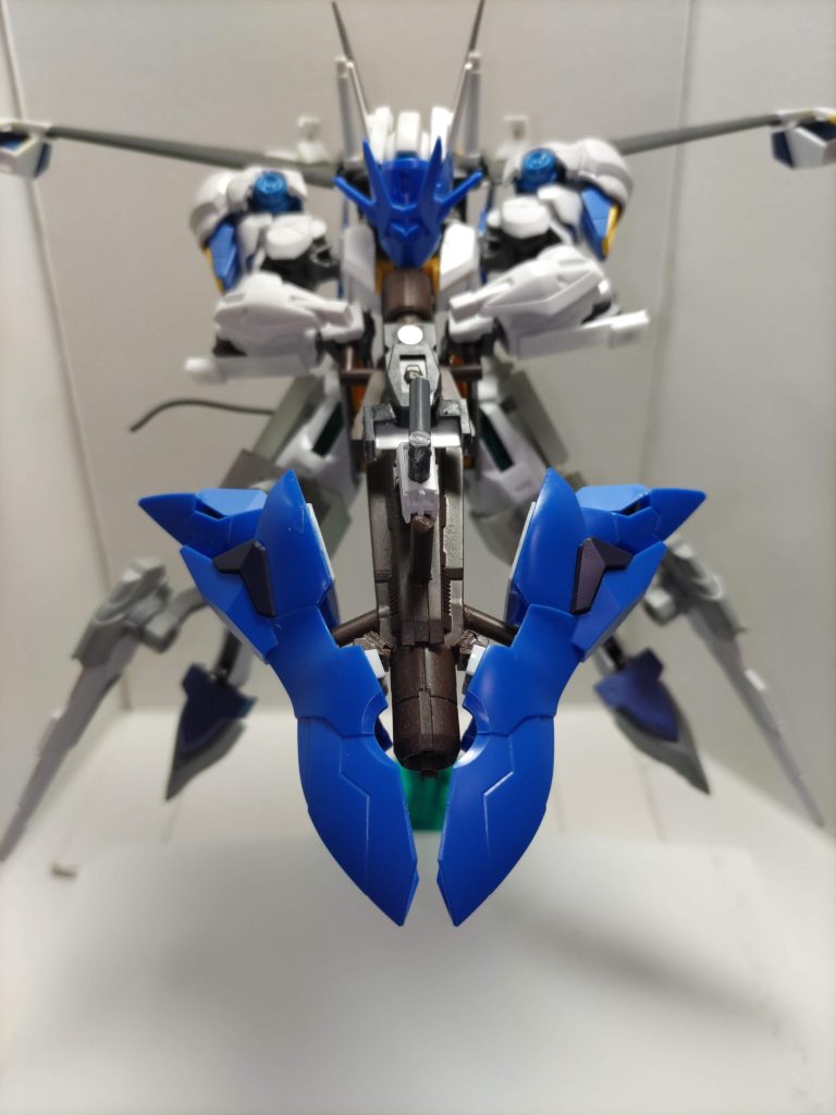 ガンビットブラスターディフューズガンにガンビットを接続させた高出力形態。・エイハブリアクター直結の電力供給・ガンビットによる銃身延長・背部スラスター連動の反動相殺が可能で、ディフューズガン本来の高出力をさらに引き上げることができる。エアリアル改修型と同威力